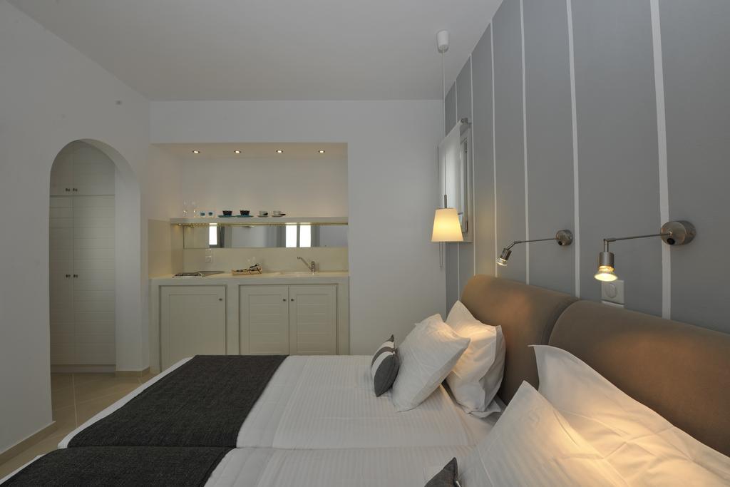 ناوسا Romantica Suites الغرفة الصورة